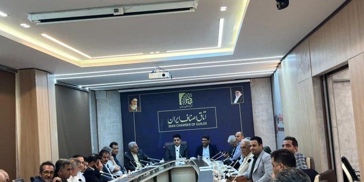 جلسه ی اتحادیه طلای قم و روسای اتحادیه های سراسر کشور در اتاق اصناف ایران
