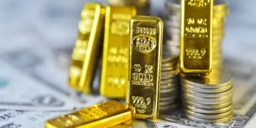 طلا بخریم یا دلار؟ / سکاندار بازارها برای جذب پول، کیست؟