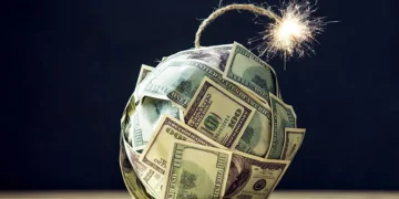 نقدینگی تا پایان سال ۶۵ درصد رشد می‌کند / دلار ۲۵۰ هزار تومان می‌شود
