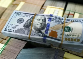 تداوم فروش نفت، می‌تواند قیمت دلار را تا پایان سال به ۲۵۰ هزار تومان برساند