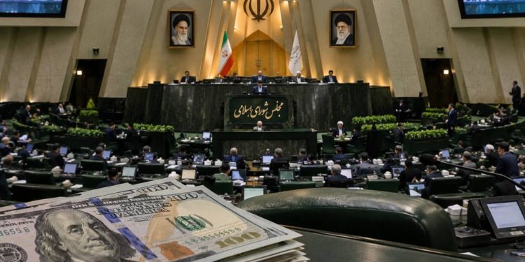 مجلس مستقیم بر بازار ارز نظارت کند
